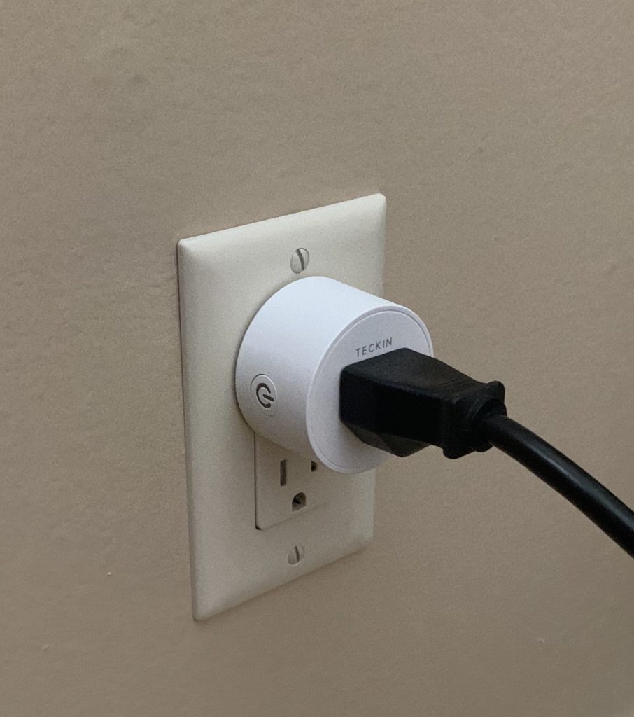 smart plug in electrical outlet